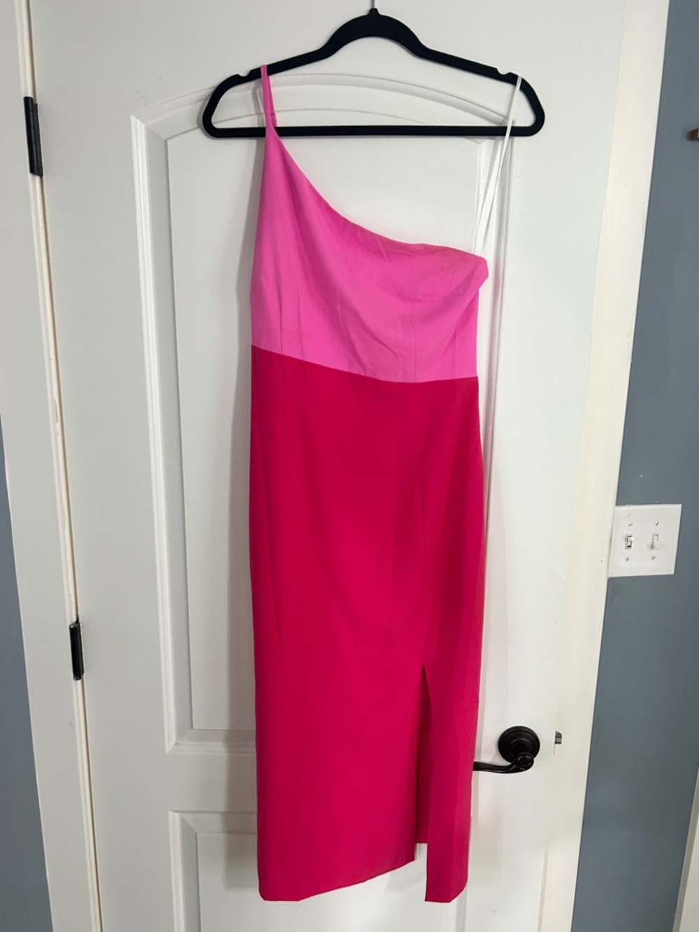 Petal & Pup Xiomar Women’s One-Shoulder Colorblock Pink and Dress size 8